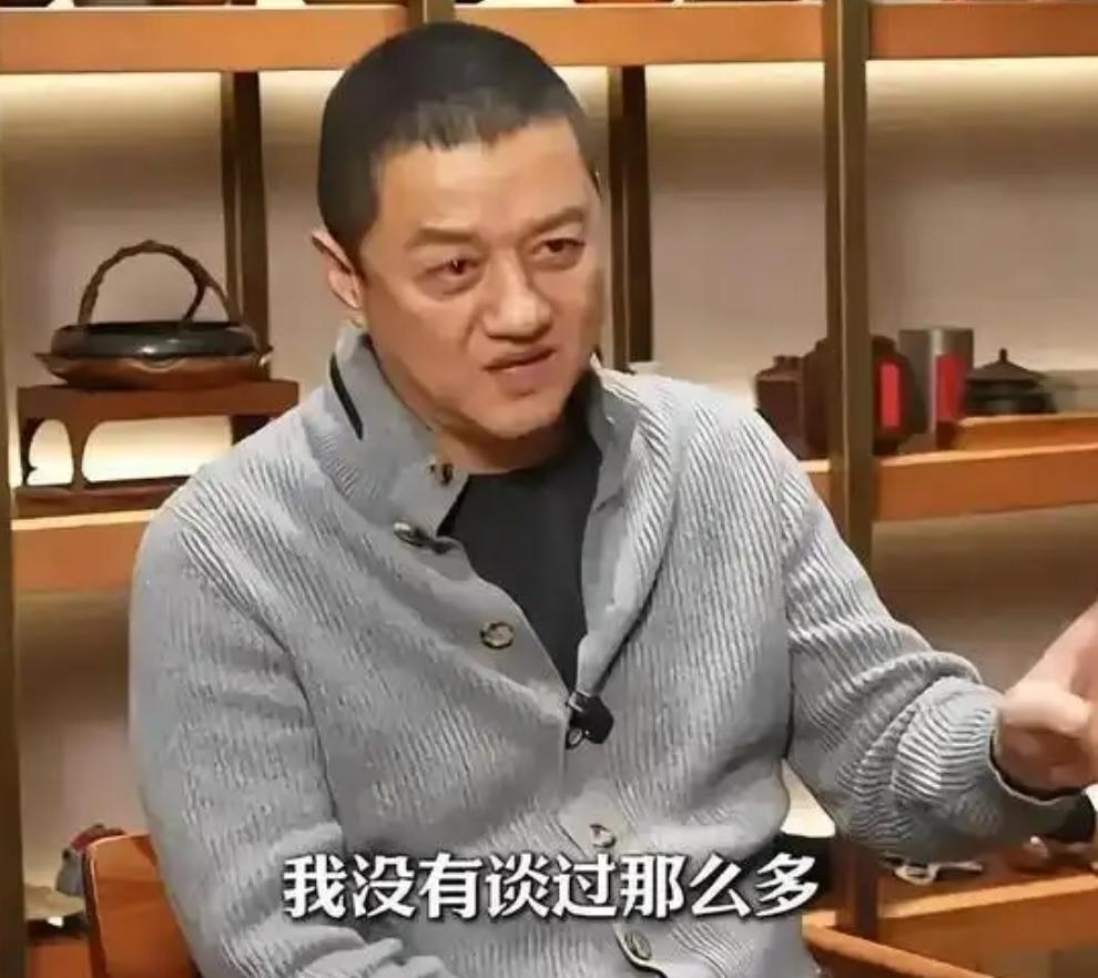 54岁，离了婚，刚还完的债，换别人早躺平了，李亚鹏却在滇池边笑呵呵开起了新民宿。