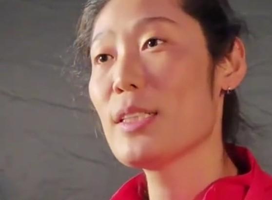 上个月全运会成年组女排比赛打完了，河南队和天津队拼了五局，最后2比3输了。这是河