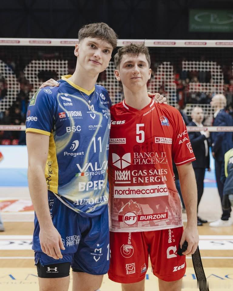 📸 场上是对手，场下是亲人—— 🇮🇹 卢卡.波罗（弟，主攻）& 保罗.波罗