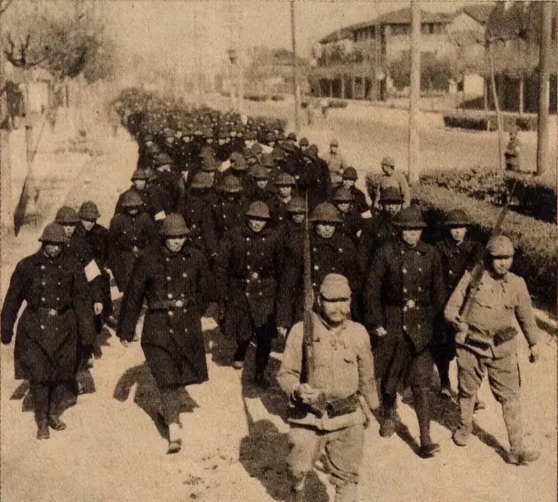 1937年，2000多名中国警察，被6个日本兵押往南京城郊屠杀！有人说：“如果有
