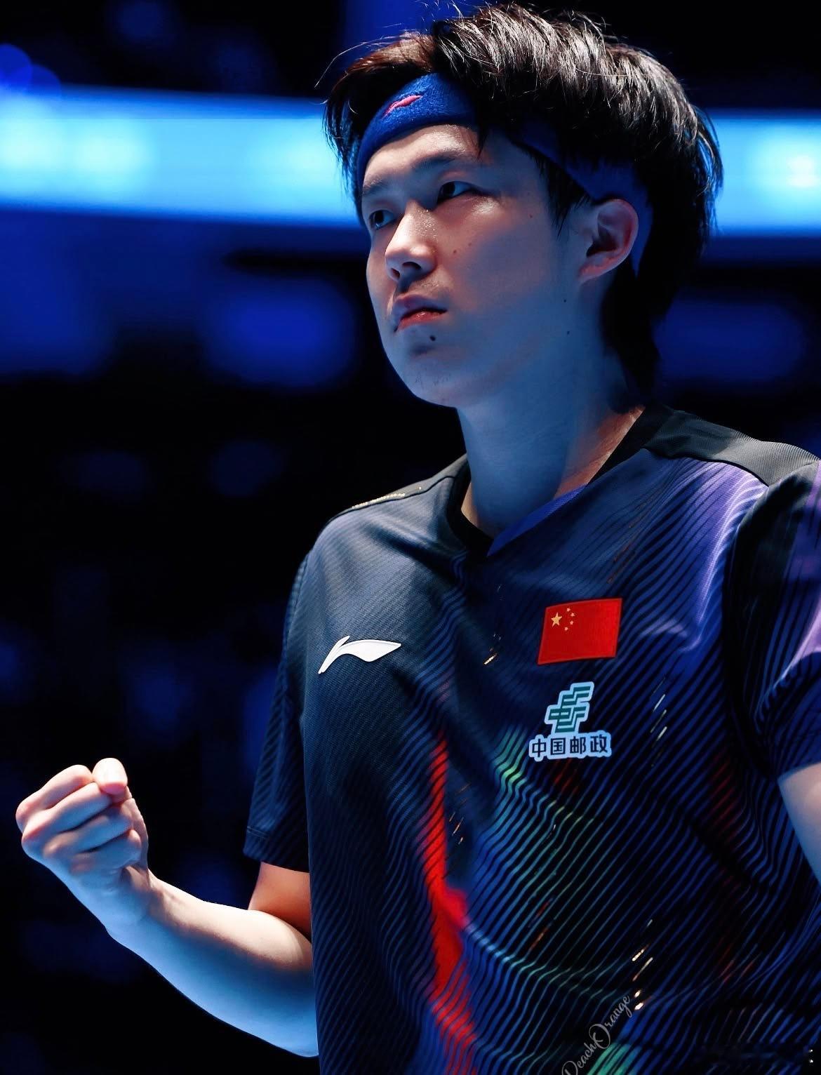 王楚钦vs林德王楚钦+5 林德+6同天时怕他个甚，楚钦3:1，3:0。 