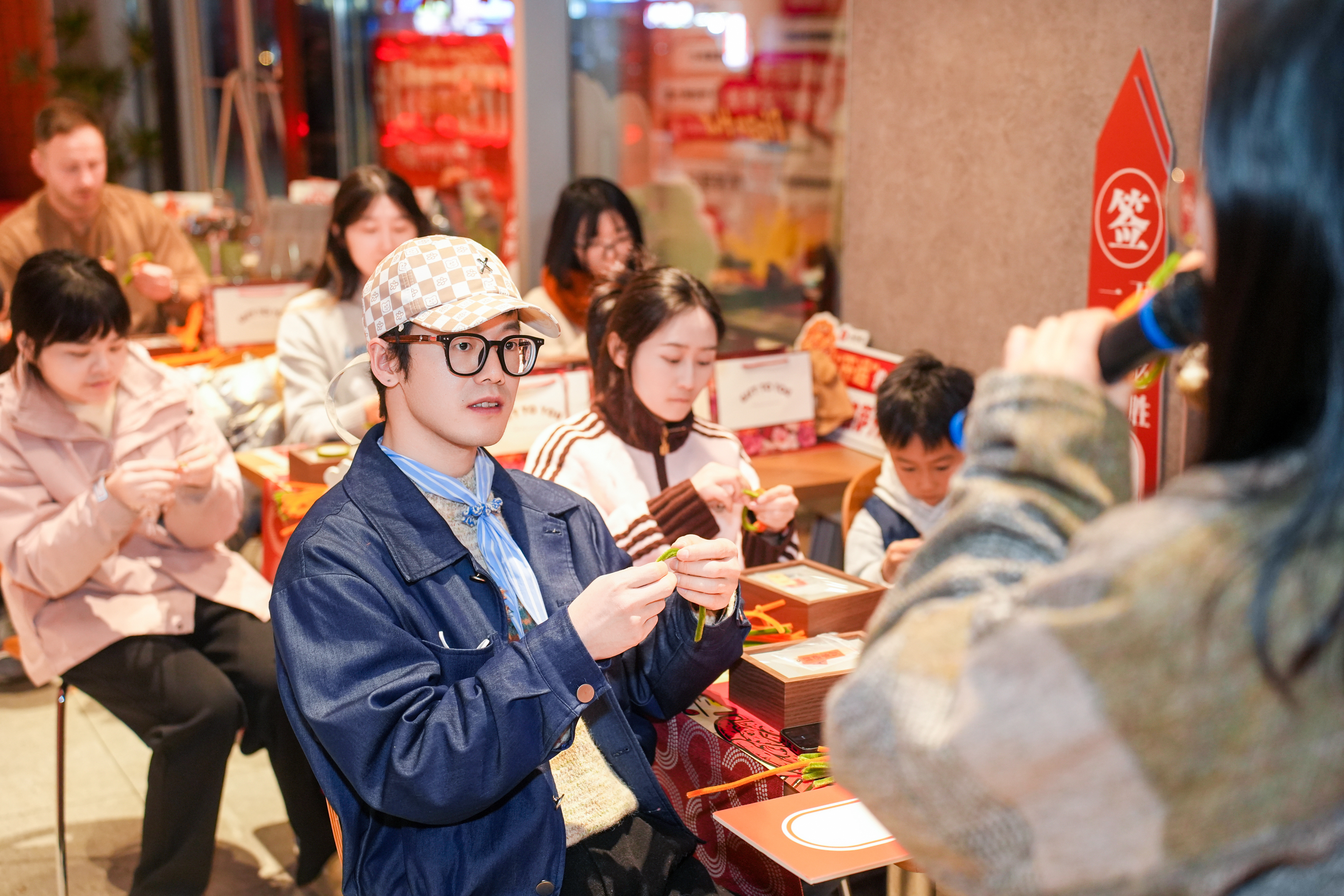 破防了！成都年轻人过年已经卷成这样了吗？！原来成都过年还可以这样玩 不用守旧俗，