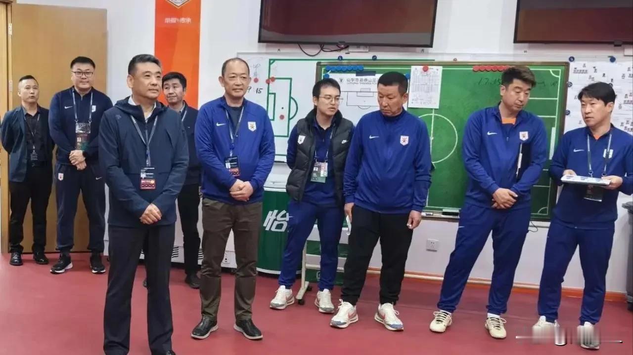 这还掖着藏着？劝你们用点心吧！没想到输给国安后，山东泰山官博竟然选择在凌晨1点发