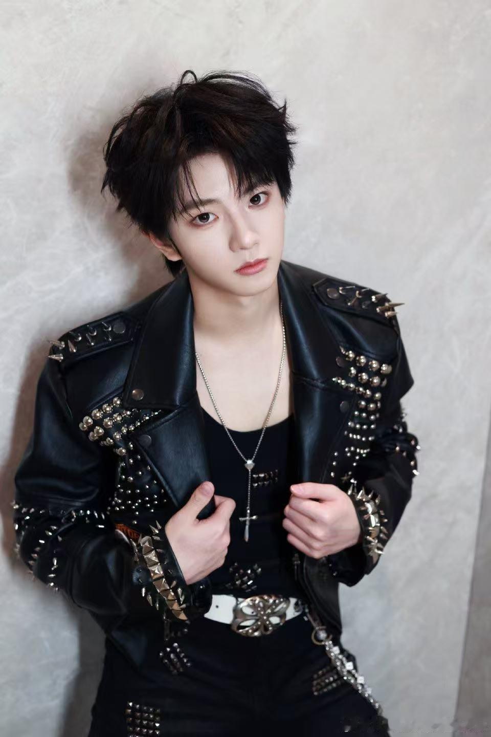 穆祉丞小穆骑士小纸团们请放心！穆祉丞永远是纸团的最佳骑士！ 