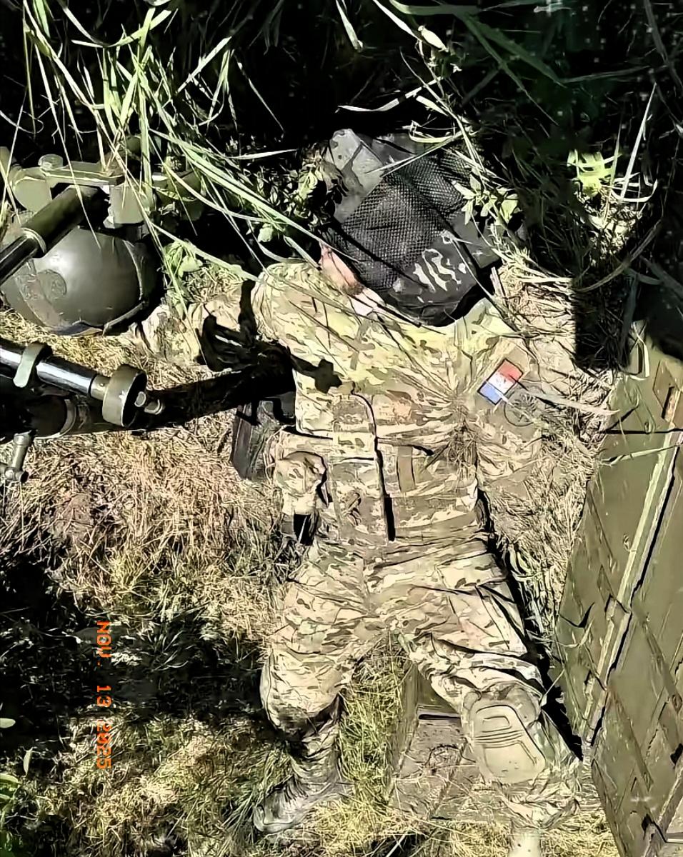 红军城战场清理开始！俄军遗体回收队发现惊人比例，乌军阵亡者中外国面孔超三成。
 