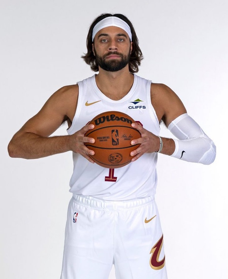 哈登给了斯特鲁斯大金链 