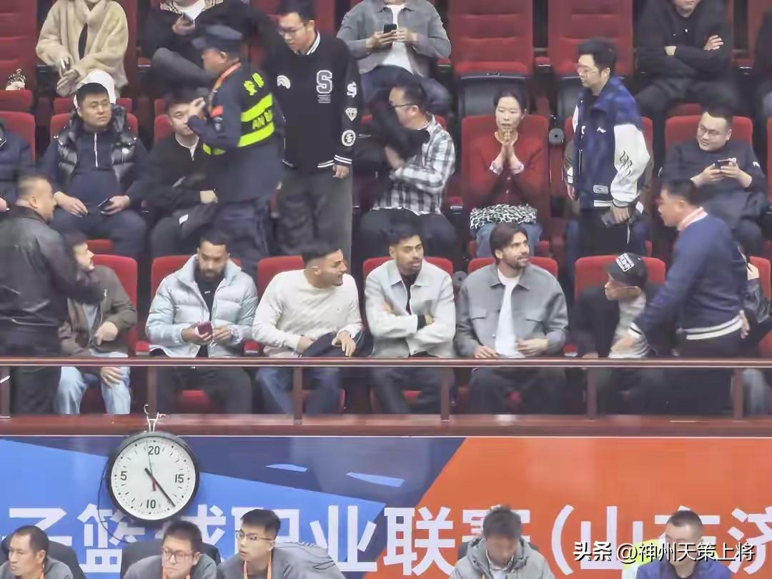 3月16日CBA常规赛，山东高速主场迎战浙江稠州金租，刚打完中超第二轮的泰山队，