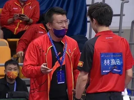 国乒举行多哈世锦赛队内单打选拔赛，据广东乒乓球队教练张超消息，林高远以第一名的成
