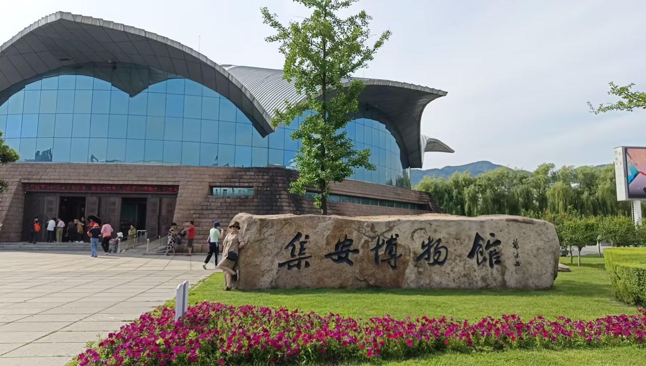 打卡最美边境集安，青山环抱江水悠悠，塞外小江南的温婉景致，藏着最惬意的时光。自驾