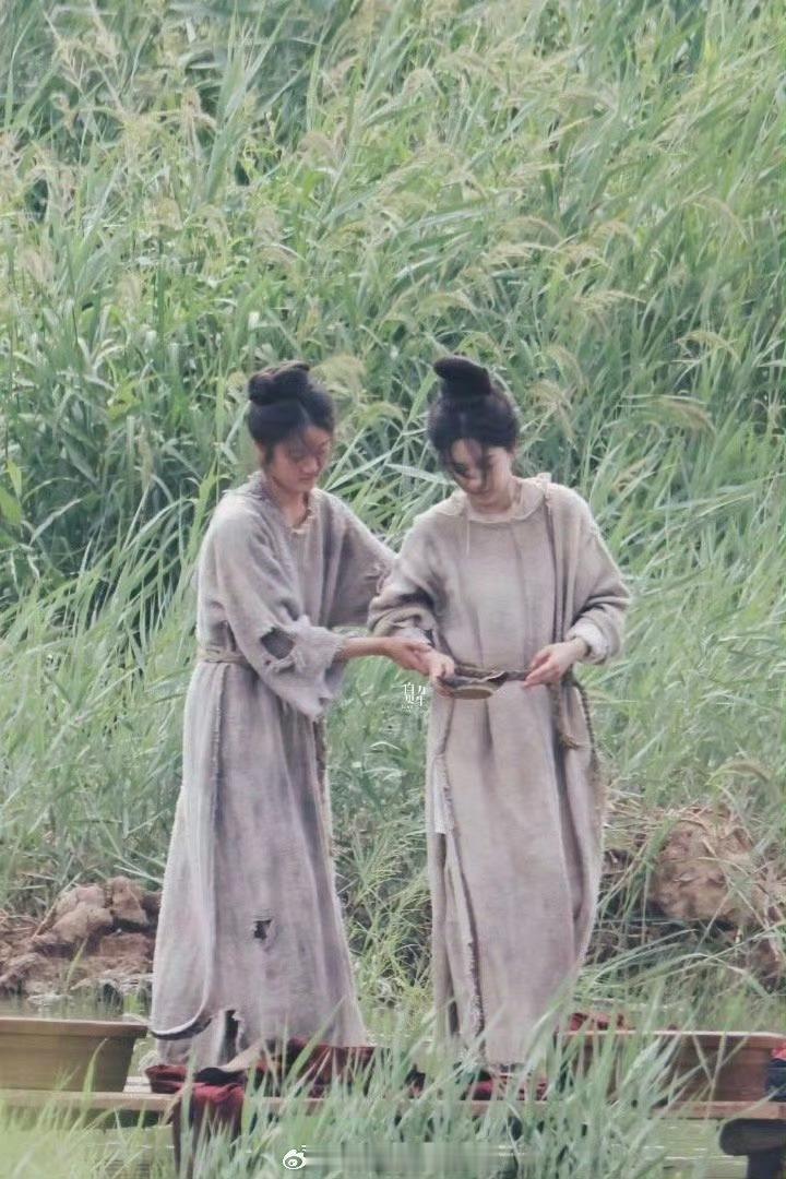 #杨紫粗布麻衣落难路透# ​​​