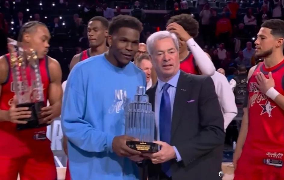 北京时间2月15日，全明星正赛决赛星辰队47-21大胜老将为主的条纹队轻松夺冠，