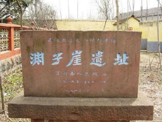 1941年，1000多名日伪军包围渊子崖村，可渊子崖村的312名村民却不想束手就