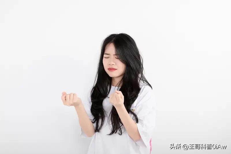 13岁正是青春期，孩子和家长之间容易产生摩擦，我很理解你现在的心情。但讨厌她可能