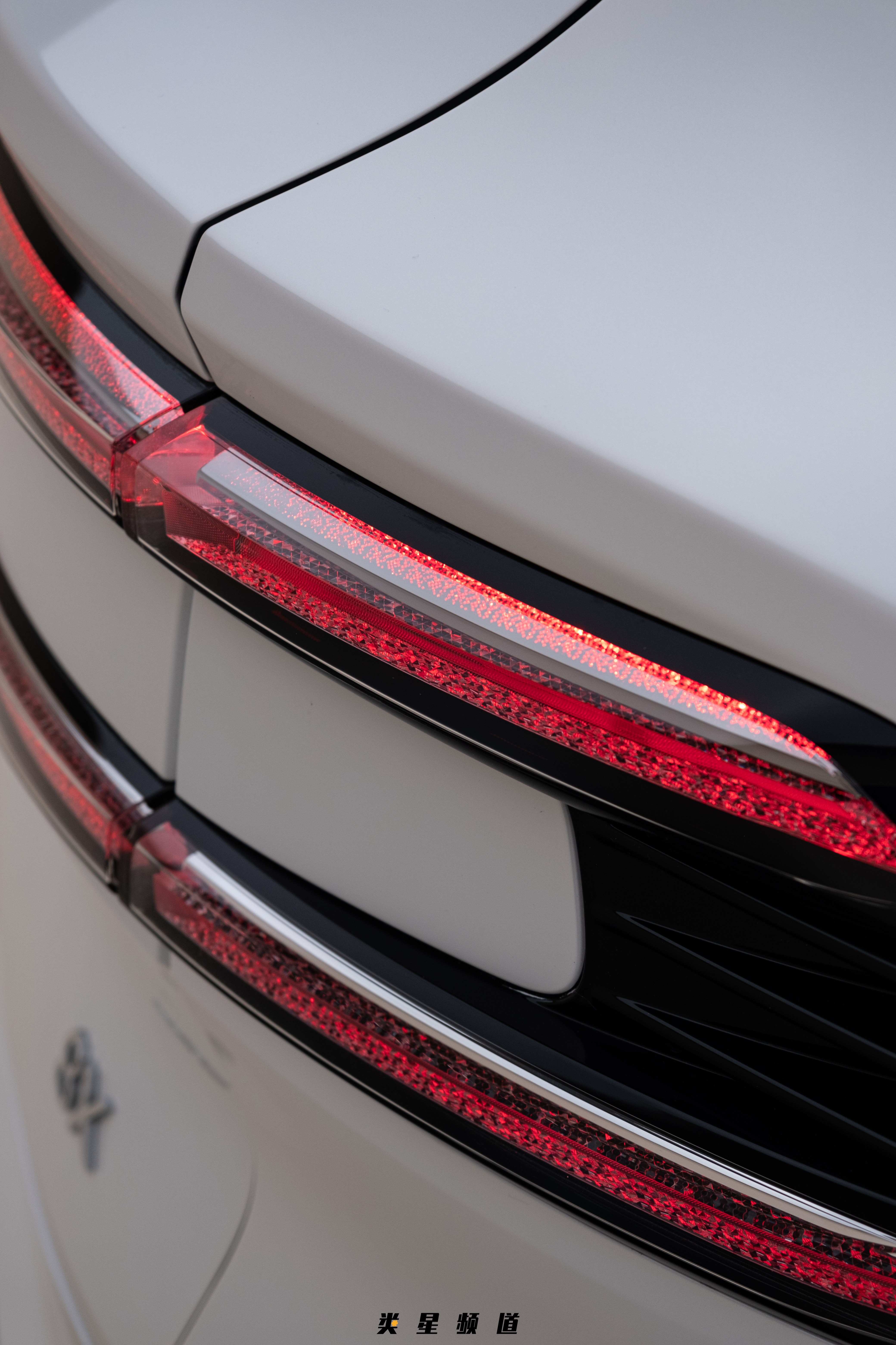 极氪 8X 实拍来一波 