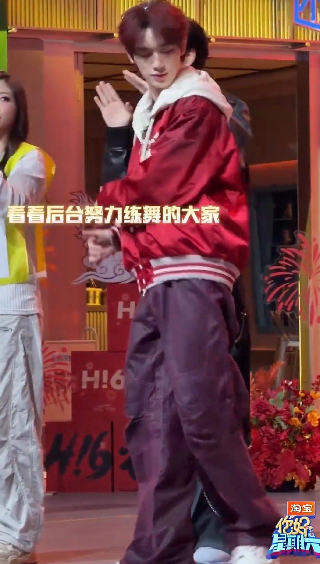 章昊刘宇丁程鑫练舞反差感风格不同，魅力相通！三位少年认真练舞的模样超圈粉，反差感