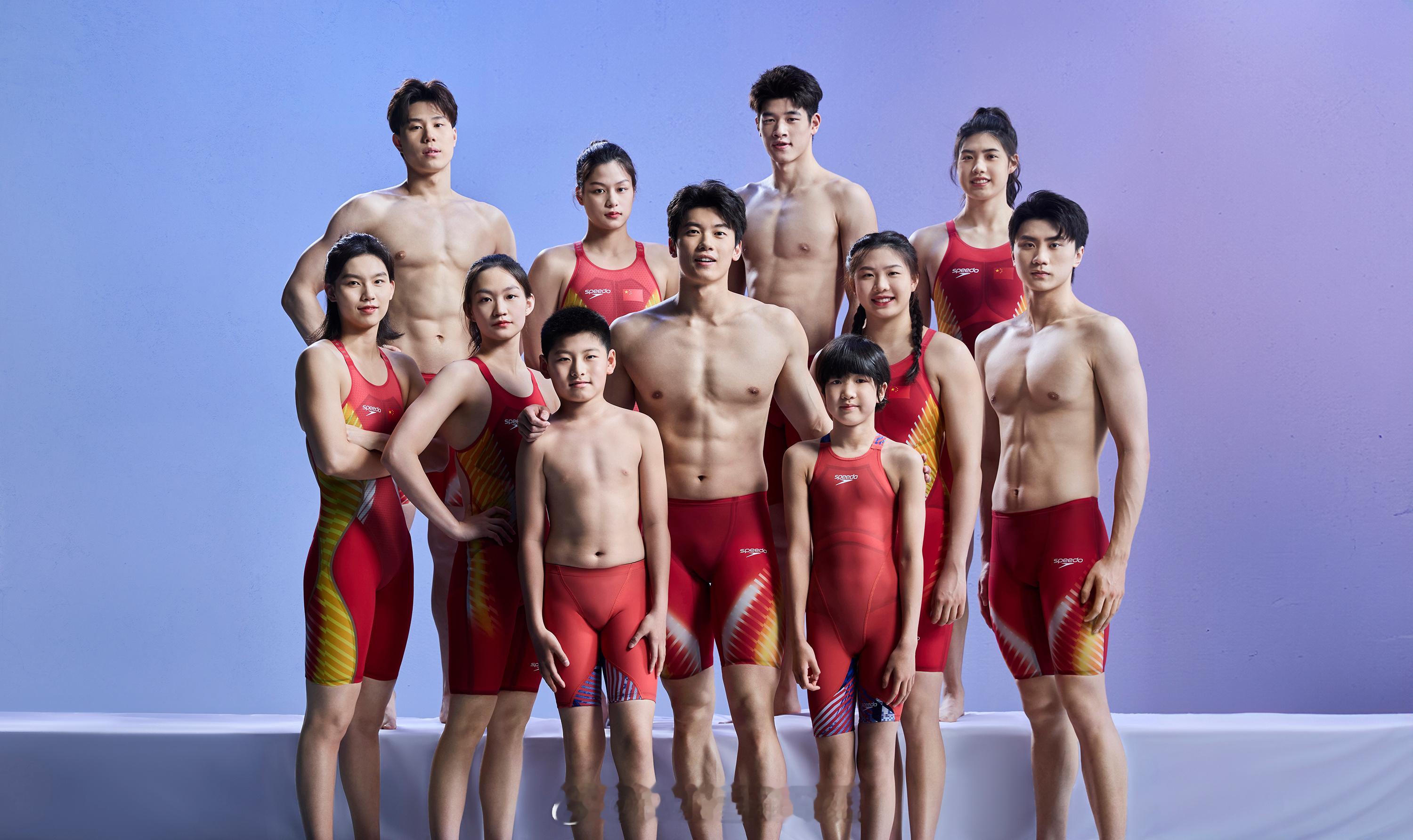 #巴黎奥运会[超话]##中国游泳队[超话]# 战袍曝光！锦鲤配色版本Fastsk