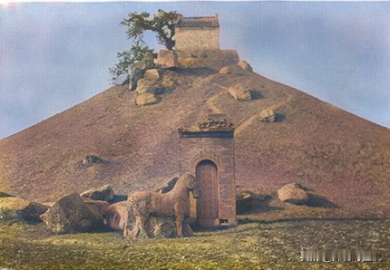 2003年，考古队在汉武帝茂陵附近钻探出一座神秘陪葬墓，它距离霍去病墓仅100米