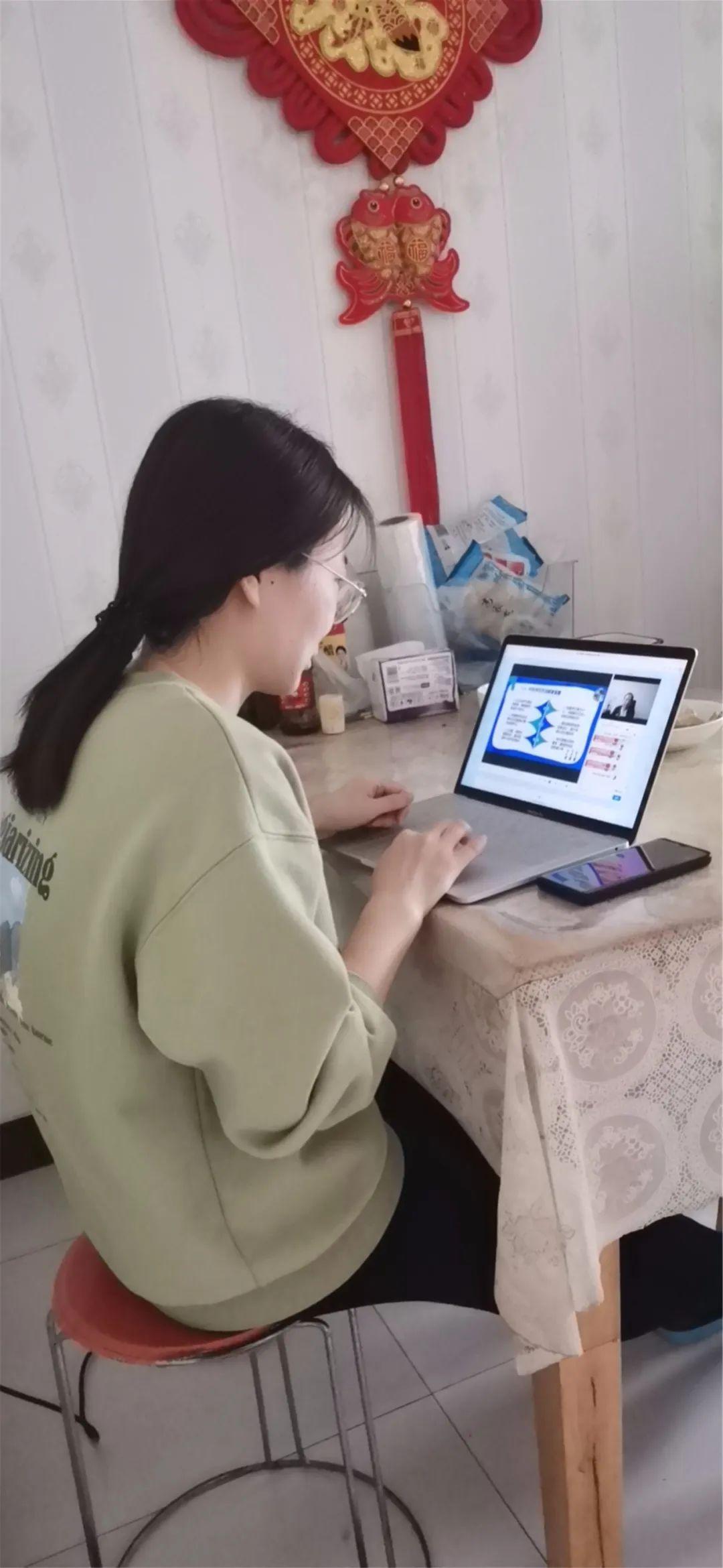 线上与线下学习方式对比
       学习方式各有优劣，以线上和线下学习对比为例