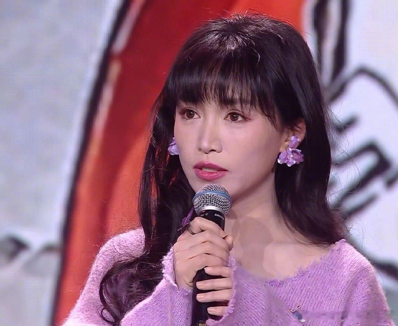 不知道为什么总是很疲倦的表情， 李子柒这数据太卷了  亮相华彩传承晚会，发表自己