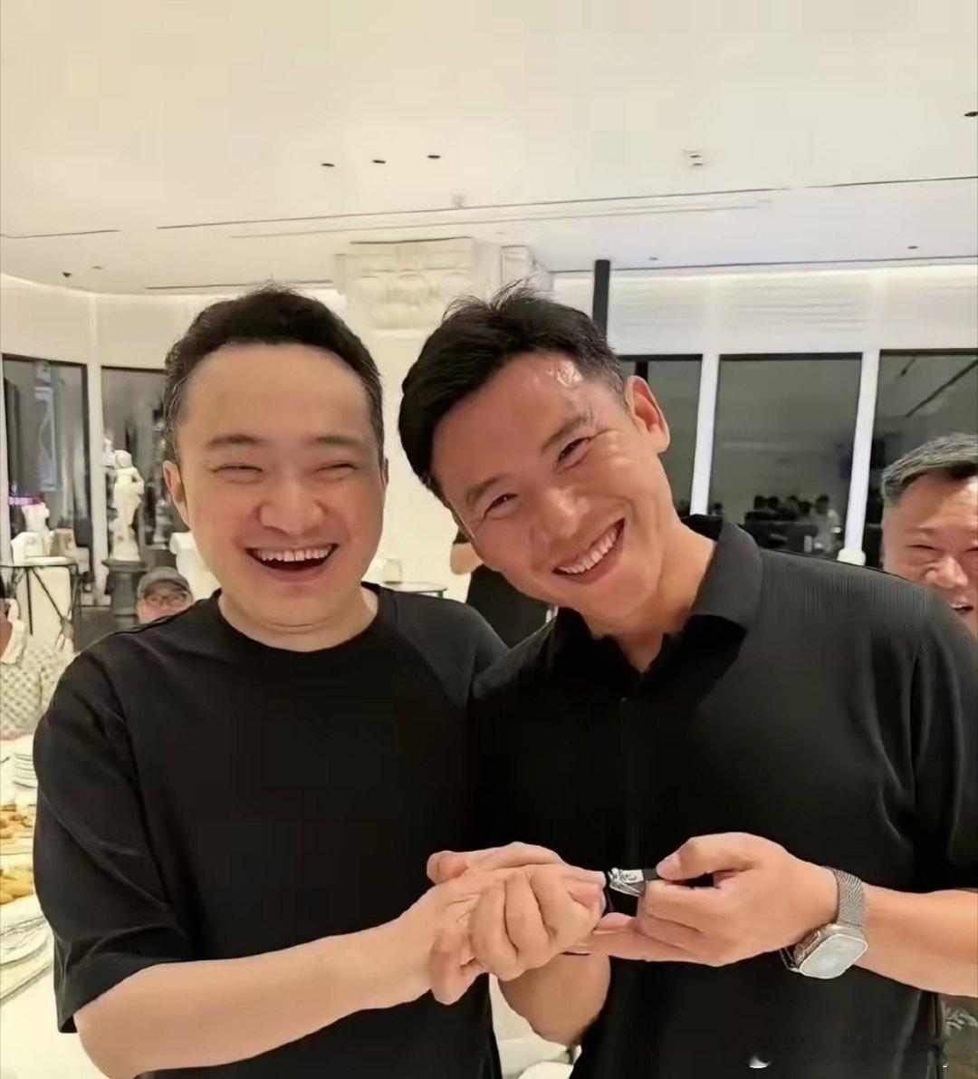 比想象中更没底线，孙宇晨直接和他的“币友”玩上指甲剪的梗了，这么看简直把景甜当流