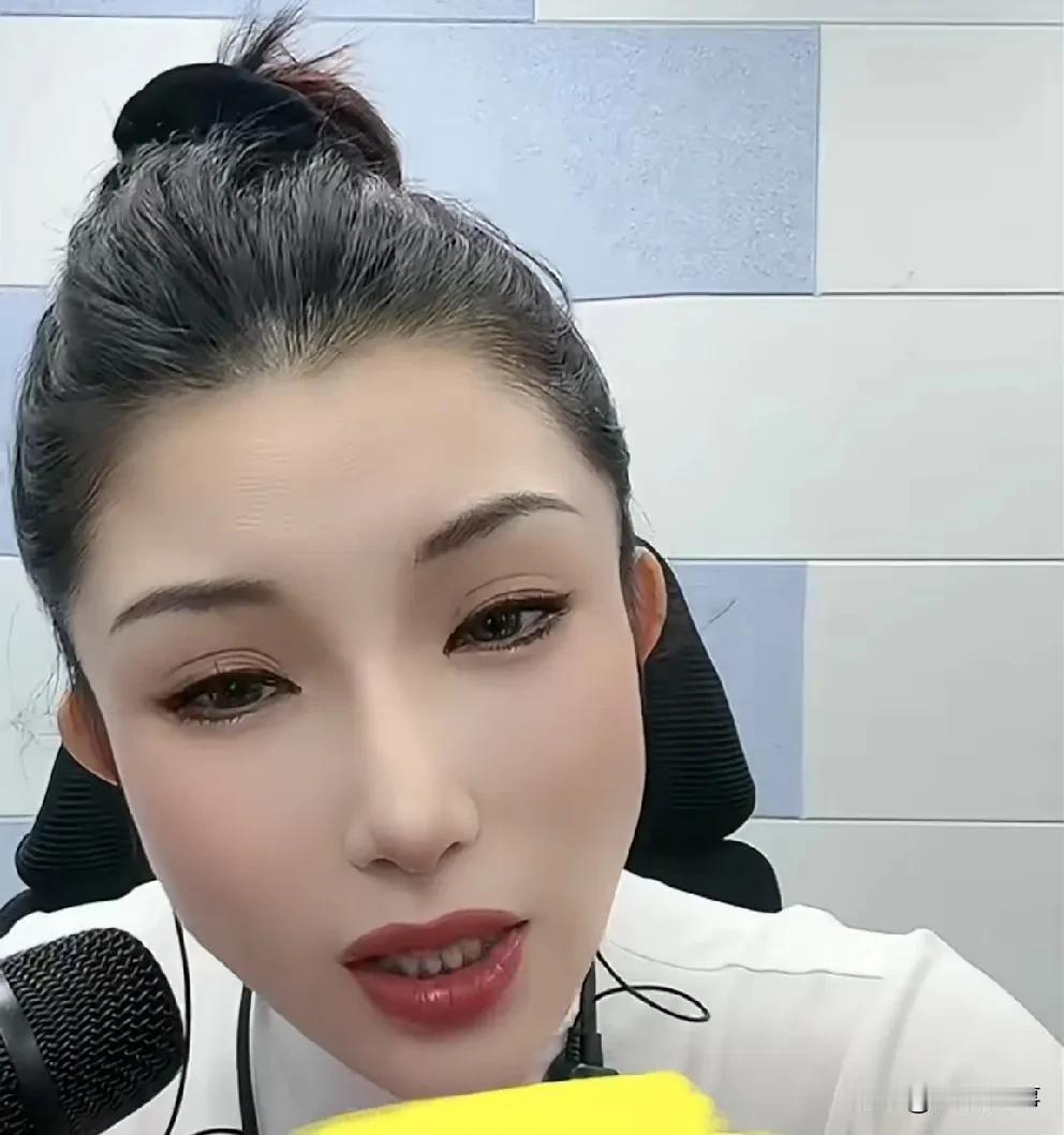 王闪闪感叹“仙家”一代徒弟实力太强。

            “仙家”王闪闪讲