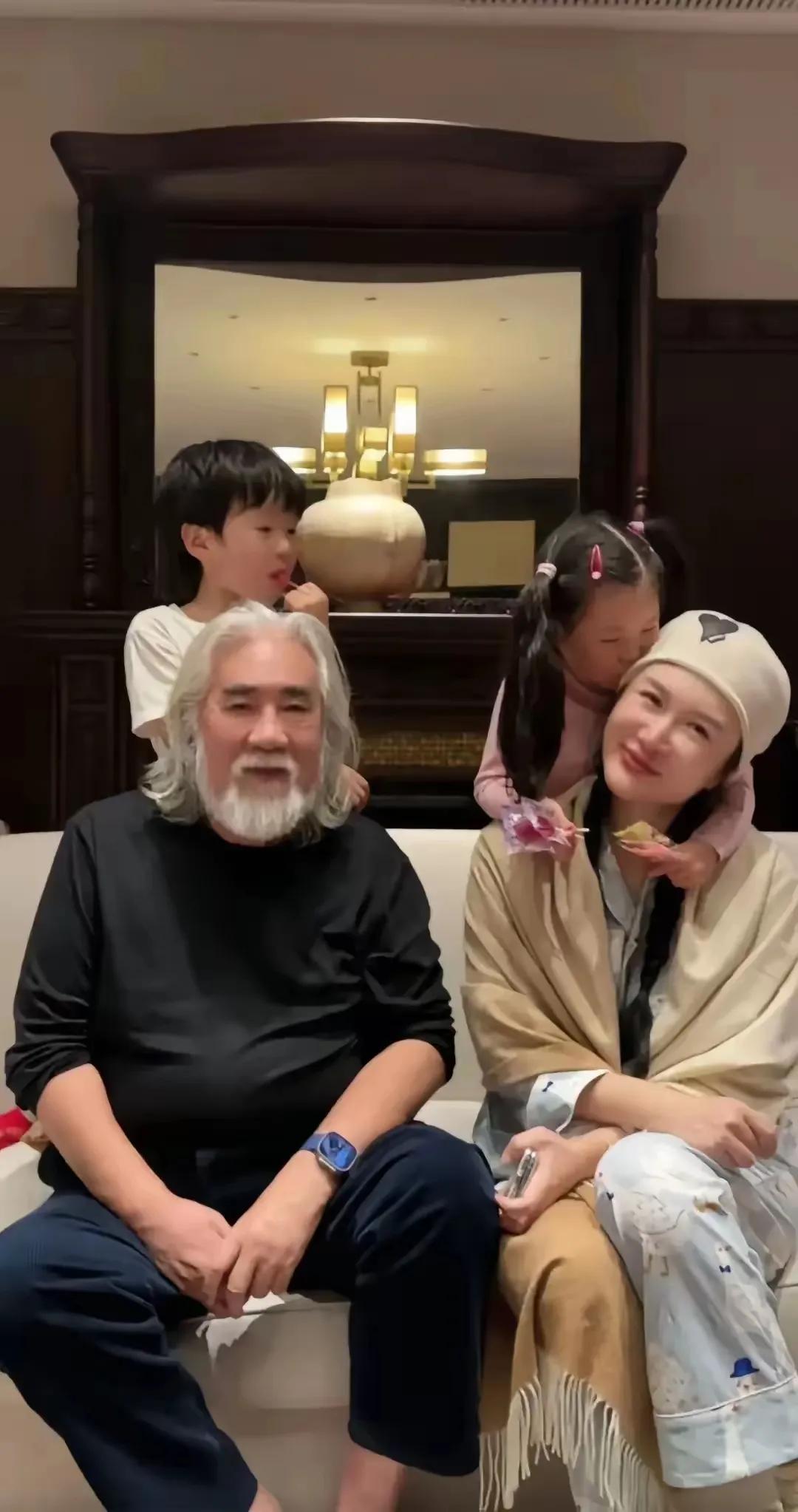 杜星霖这样一个黄花大闺女，为什么要嫁给张纪中这种三婚的老年人？不是有句话说得好吗