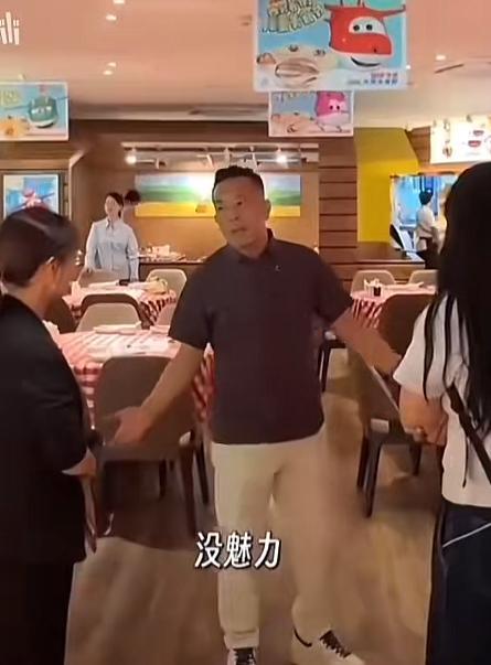 贾龙国天天到门店指手画脚，他能做这么多连锁店也是幸运
      贾龙国天天带着