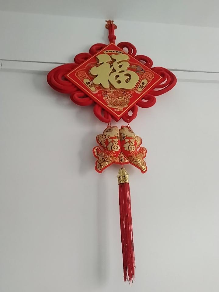 乐观不是硬撑着笑，是别跟自己较劲。事儿来了就接着，解决不了就先放放，天塌不下来。