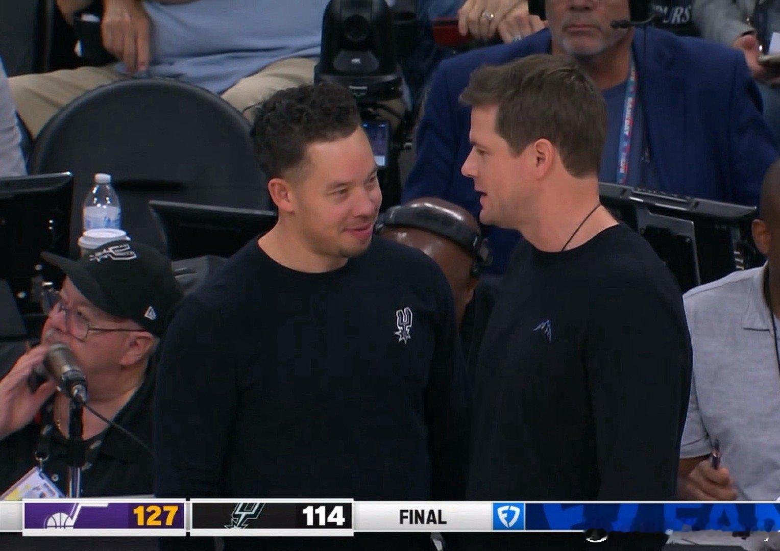 再爆冷！爵士先杀东第一活塞，再斩西第二马刺，终结后者连胜。 