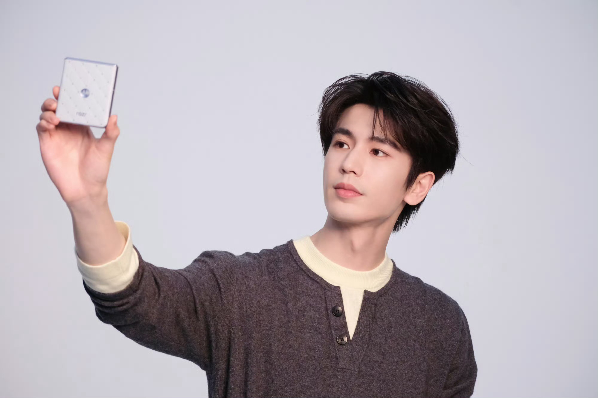 张凌赫联想花絮照张凌赫联想花絮侧拍张凌赫联想花絮侧拍，帅的，[抱一抱][抱一抱]