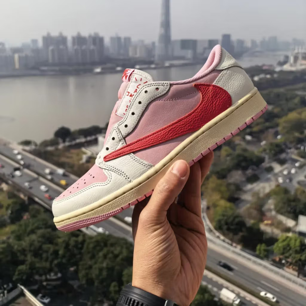 Travis Scott Air Jordan 1 Low OG 