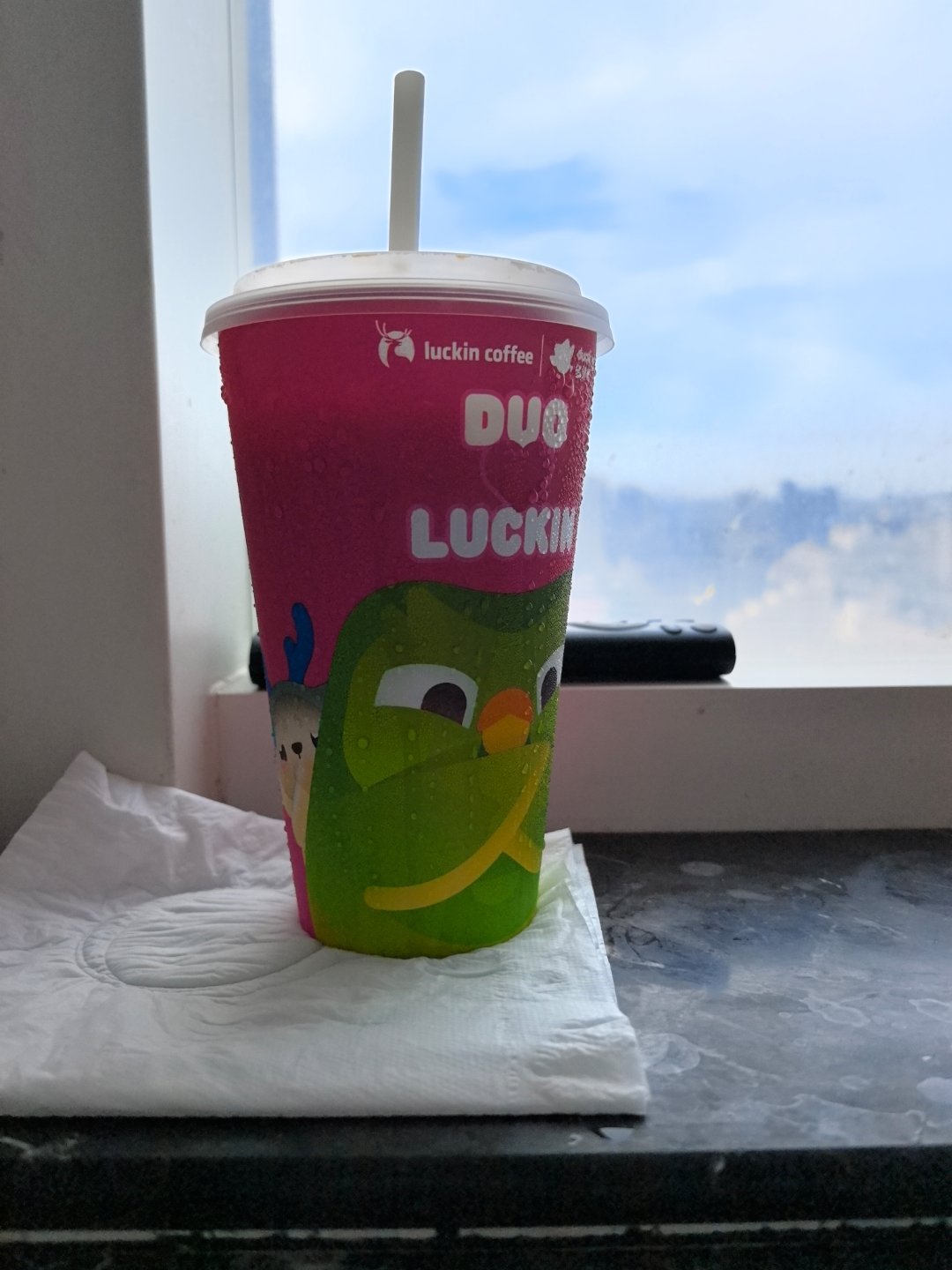 绝对不熬夜了捏 每天睡醒先给自己喂一杯苦汤子 今天是陨石拿铁 