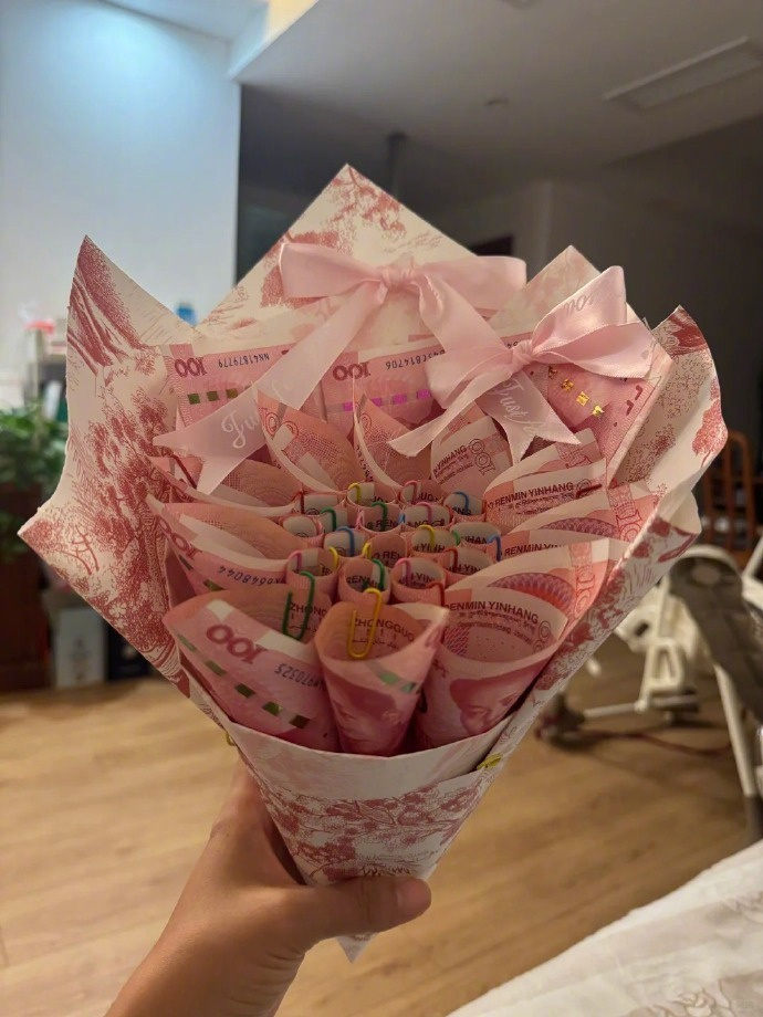 “成年人的世界里，      愿意把钱花在你身上，             就是