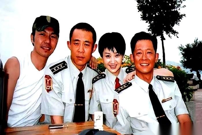 这也太绝了吧！这哪是照片，简直就是影视圈的“神仙打架”现场！
一眼扫过去，全是回