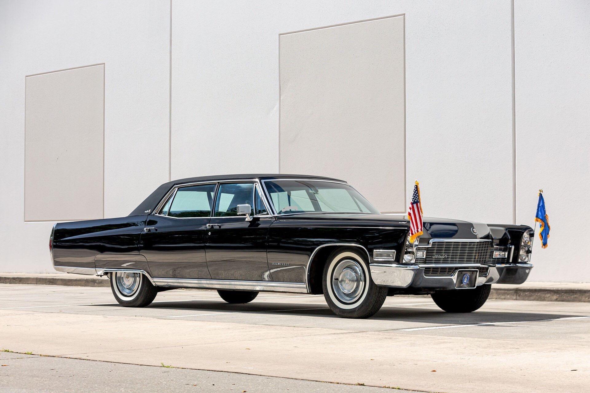 凯迪拉克黑色高级轿车。1968 CADILLAC FLEETWOOD ...