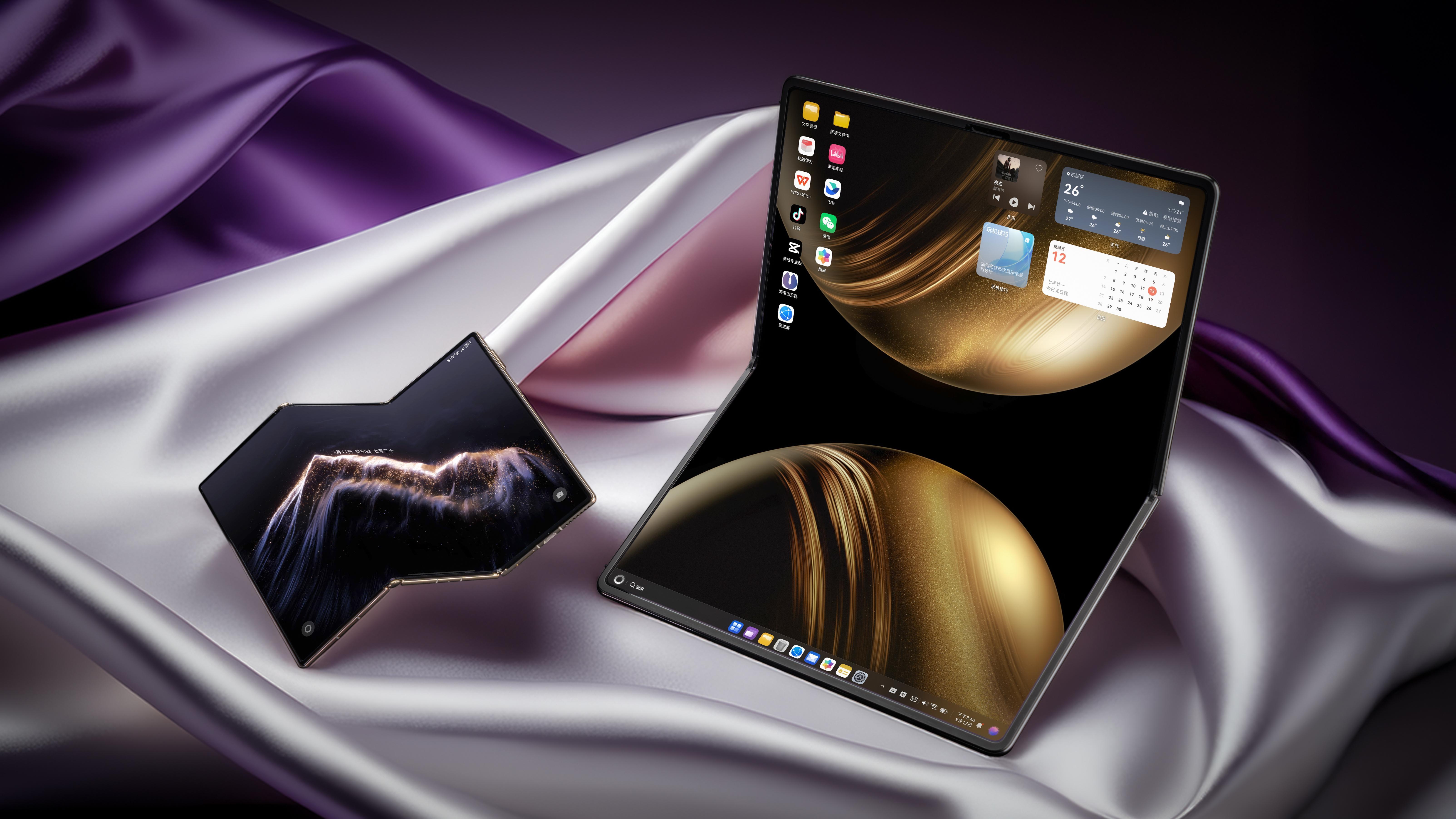 给华为Meta XTs 非凡大师和华为MateBook Fold 非凡大师 放在