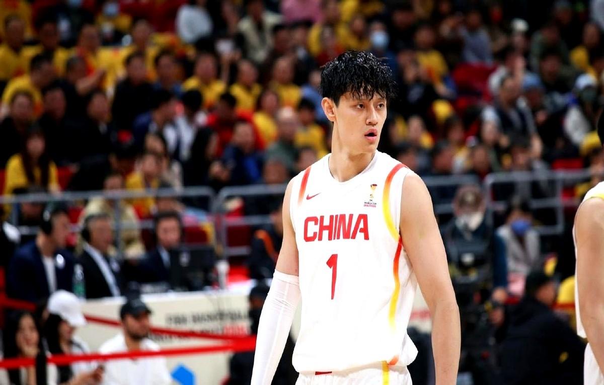 我劝曾凡博趁早赶紧放弃去NBA打球的白日梦了

韩国李贤重三分神准都放弃NBA，