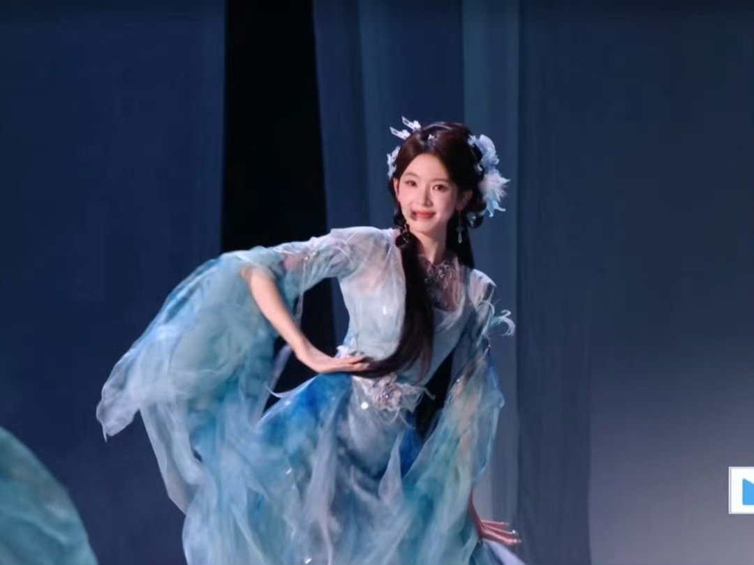 惊鸿一面 陈瑶古装太岀彩了不过这组整体也唱的不行。。。当然还是比麦浪组强很多。 