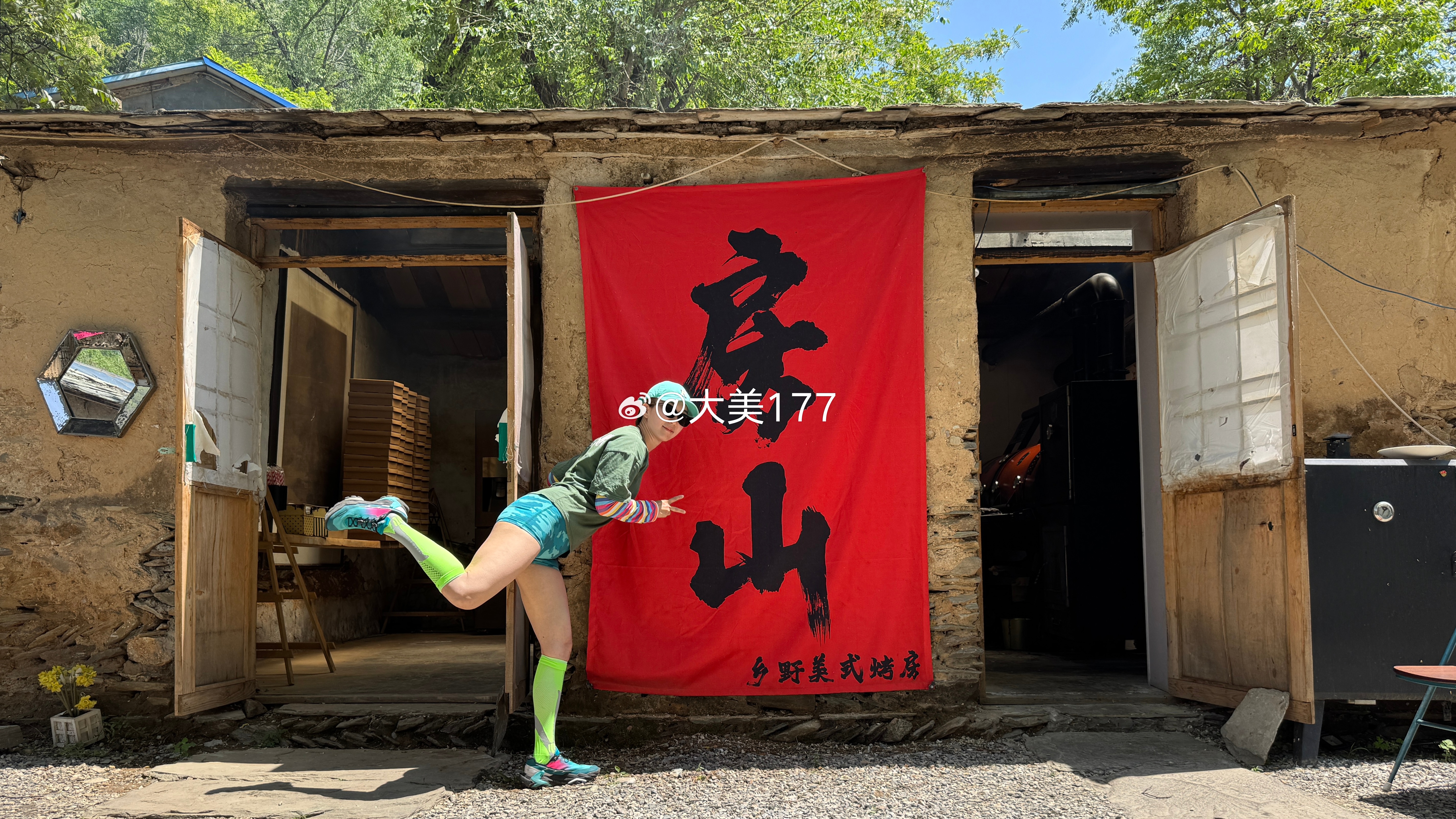 乡野coffee乡野烤房的猪肋排安排上，不过真的没有范崎路那家泰莲庭的好吃哎吃饱