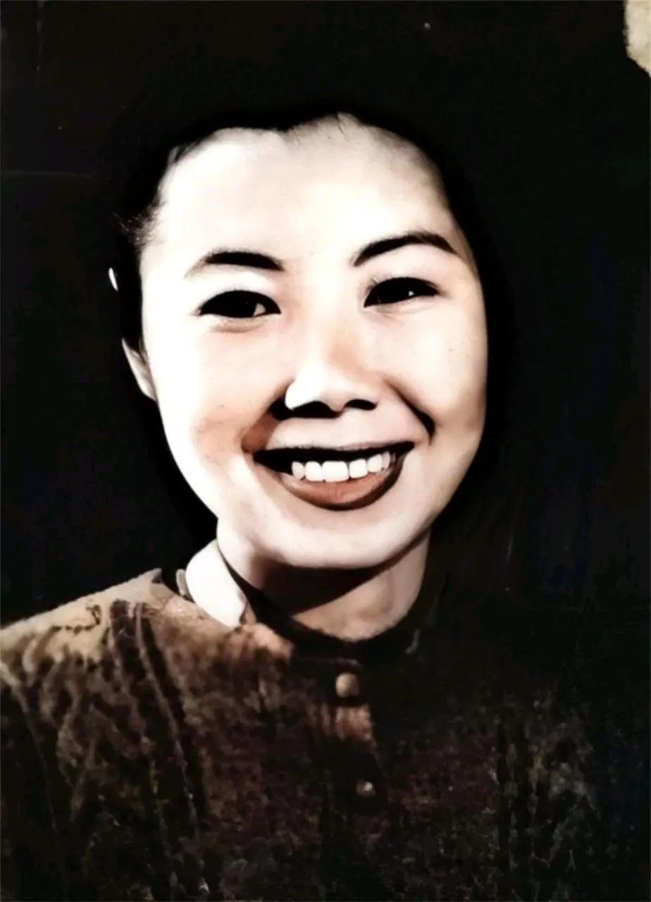 1982年12月5日，一位76岁的老太太，在一间破旧的房间里服药自杀，当时陪伴她