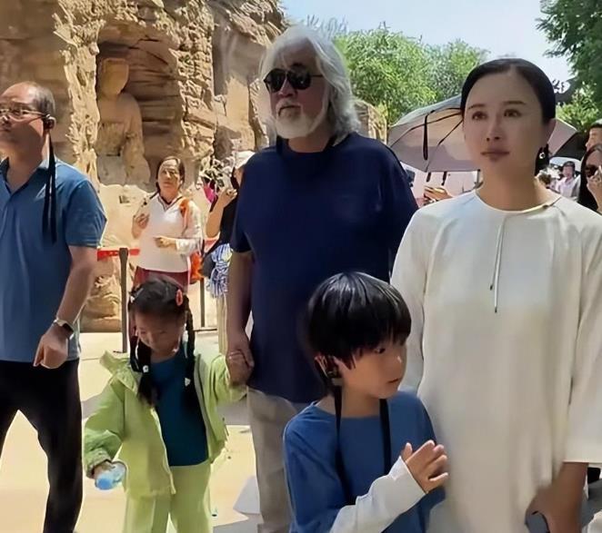 75 岁的老头子还要拼第五胎？44 岁的媳妇还想再生？张纪中杜星霖在直播间一开口