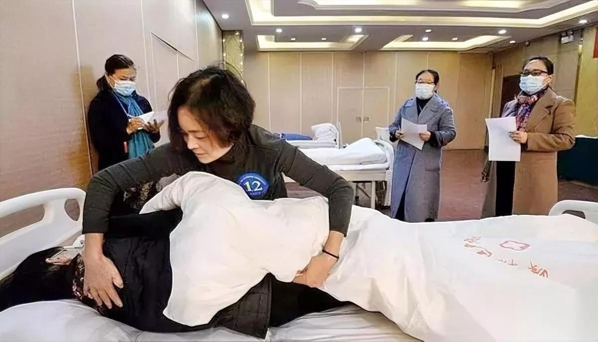 汕头这嫂子

我真的服了

你敢信她扛了瘫痪老公12年，亲戚一分钱没掏过，反而上
