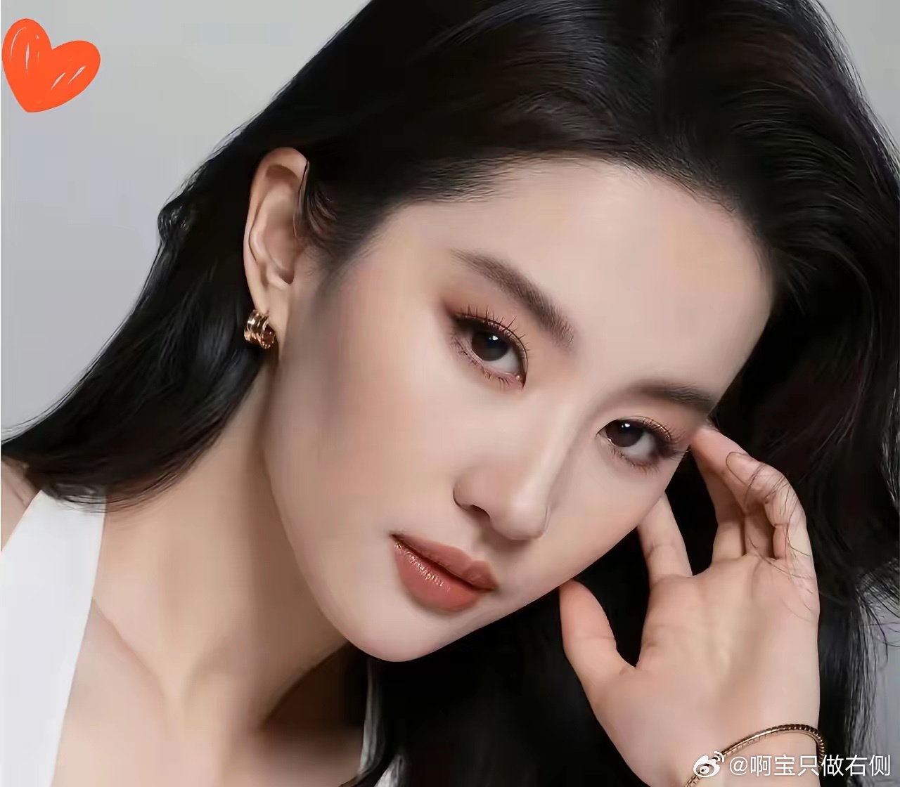 总算明白这么多大佬喜欢刘亦菲，原因很简单不是因为馋她身子，而是因为刘亦菲她的路人