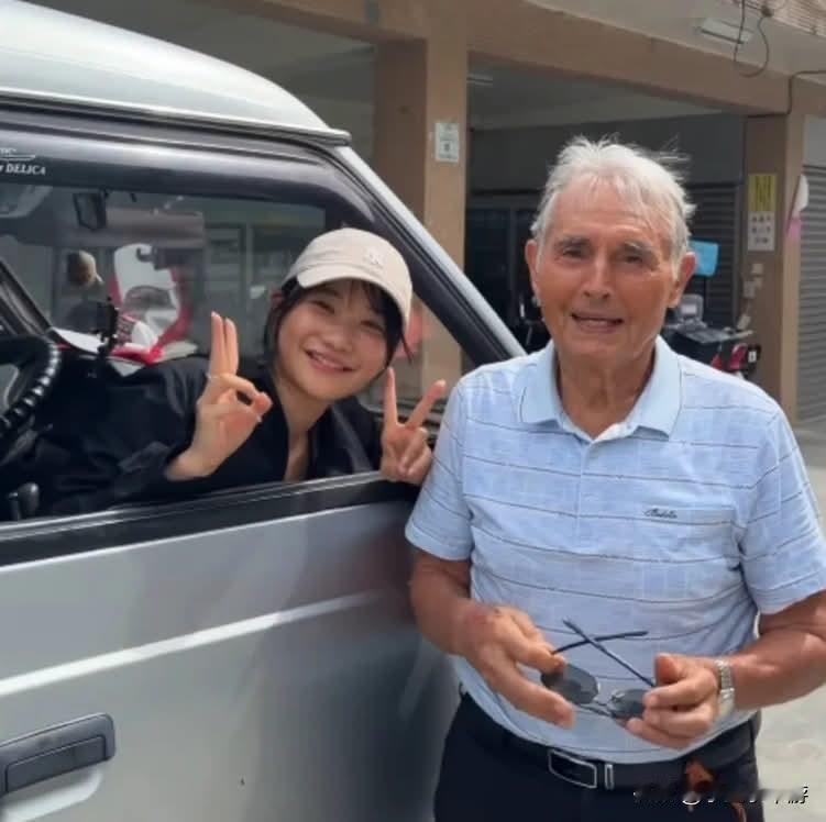 爱莉莎莎宣布计划捐出一半总资产，受神父感召已先行捐出200万
 
百万粉丝博主爱
