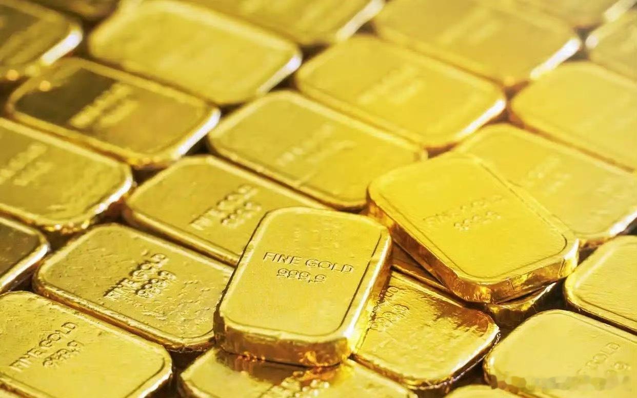 世界黄金协会调查显示，超九成央行预计未来1年将继续增持黄金 。所以长期来看，黄金
