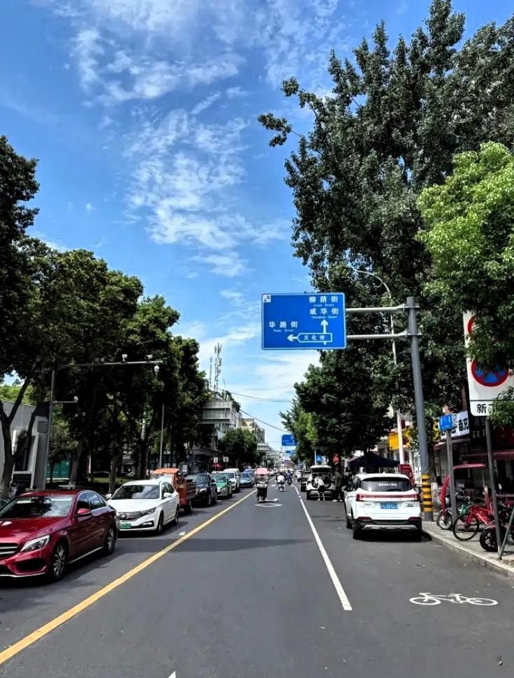 奉劝大家，
现在开始不管你在哪个城市，
你的包里一定要放一瓶
藿香正气液，因为现
