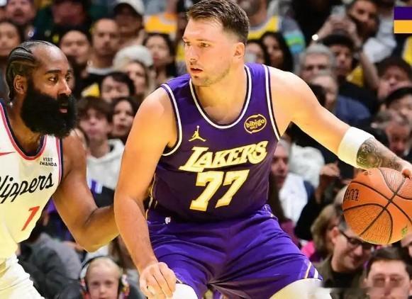 海斯好样的！湖人战胜快船，东契奇43分13助攻，确实大有新时代王者的气息，进攻无