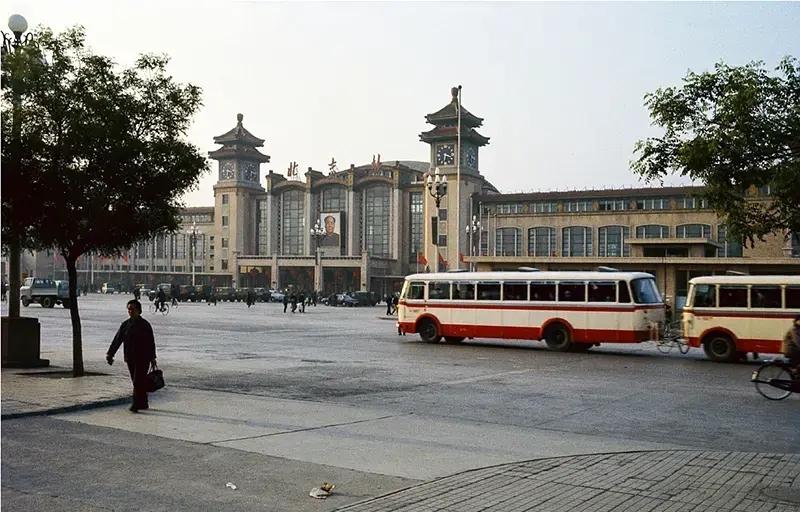 外国摄影师镜头下的中国
时间:1977-1979年
地点:北京
摄影:阿德里亚诺