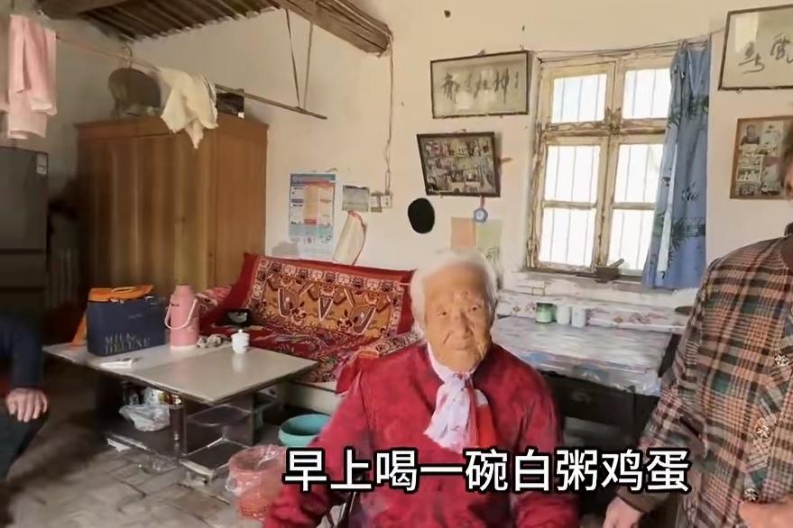 今天看到一篇报道，一位老人111岁高龄，儿子89岁。看完我不得不承认，长寿绝对是