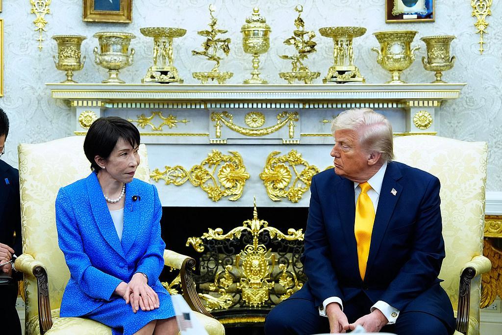 日本和高市早苗在特朗普眼里什么都不是，高市早苗访美就是自取其辱。当着高市早苗的面